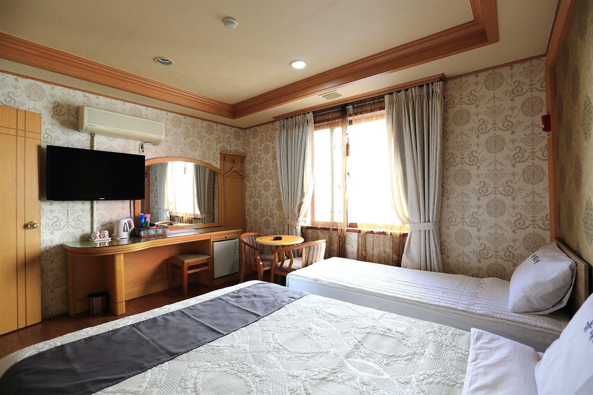 Jeju Olleh Hotel Buitenkant foto